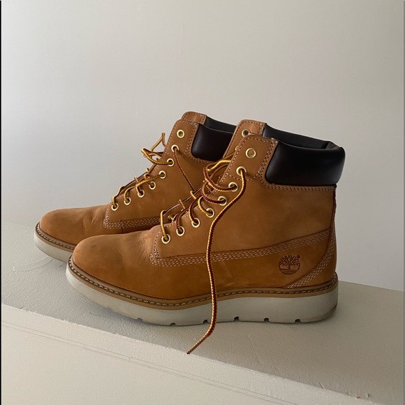 Women’s Timberland Boots - Picture 1 of 3